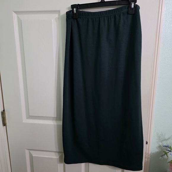 Like New Nuggles Hunter Green Skirt - Picture 2 of 3